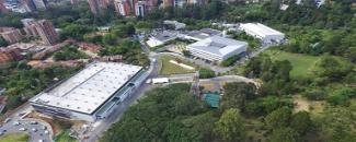 Parqueadero instalaciones del grupo ISA.